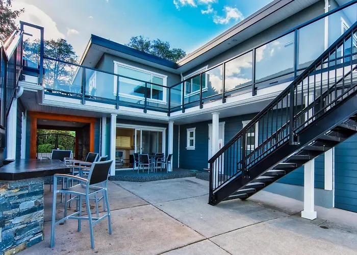 Hotel with view: Qualicum Beach Ocean Suites